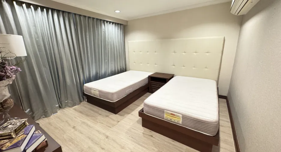 For rent 3 bedrooms apartment in Pathum Wan, Bangkok
