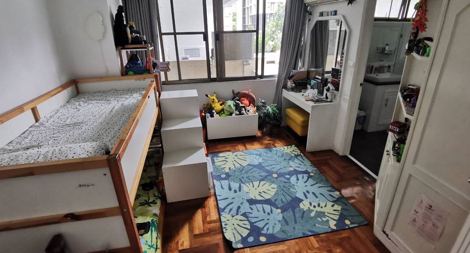 Condo en alquiler de 3 habitaciones en Khlong Toei, Bangkok