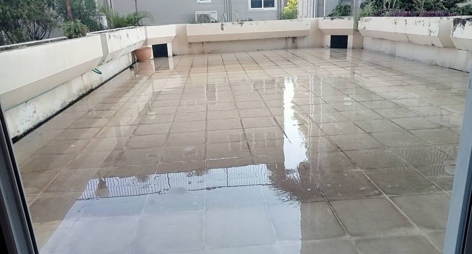 Condo en alquiler de 3 habitaciones en Khlong Toei, Bangkok