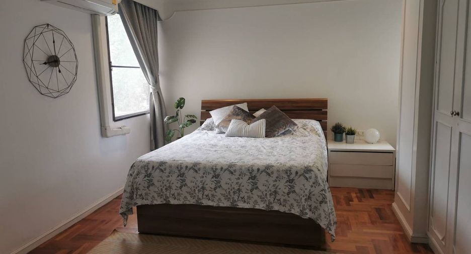 Condo en alquiler de 3 habitaciones en Khlong Toei, Bangkok