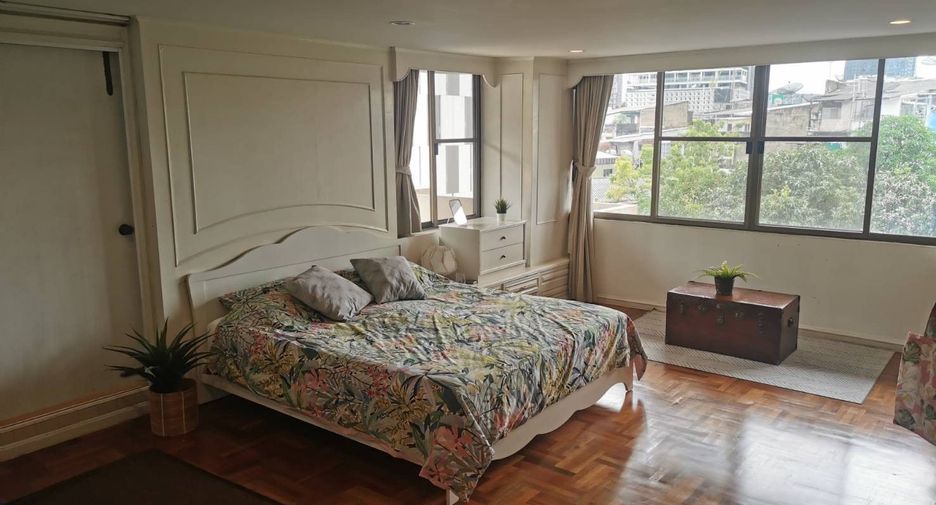 Condo en alquiler de 3 habitaciones en Khlong Toei, Bangkok