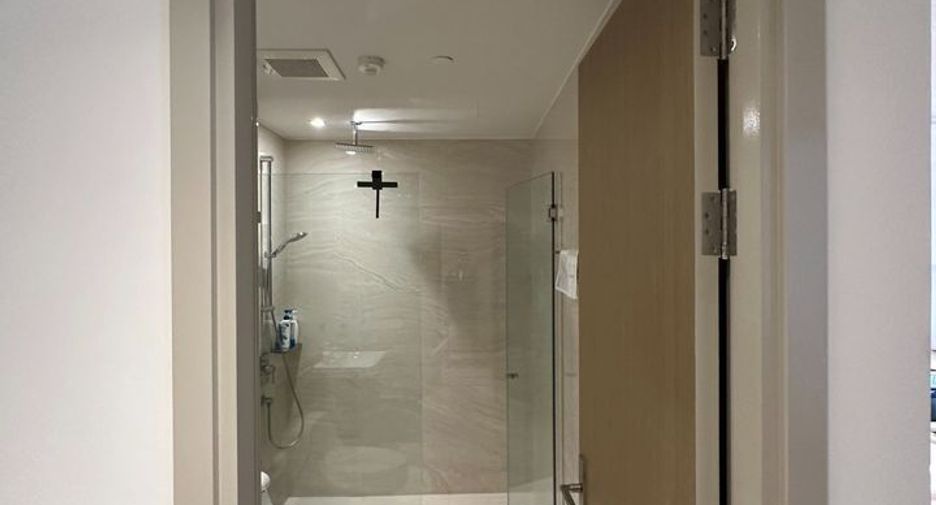 For rent 2 bedrooms condo in Bang Rak, Bangkok