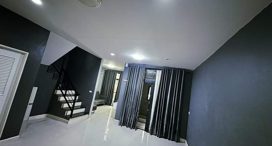 For rent 3 bedrooms townhouse in Phra Samut Chedi, Samut Prakan