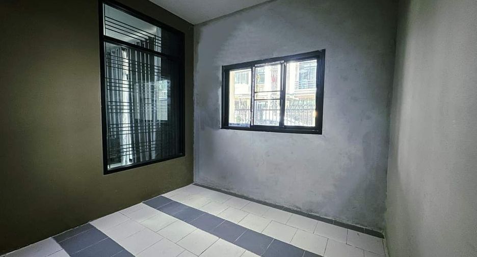 For rent 3 bedrooms townhouse in Phra Samut Chedi, Samut Prakan
