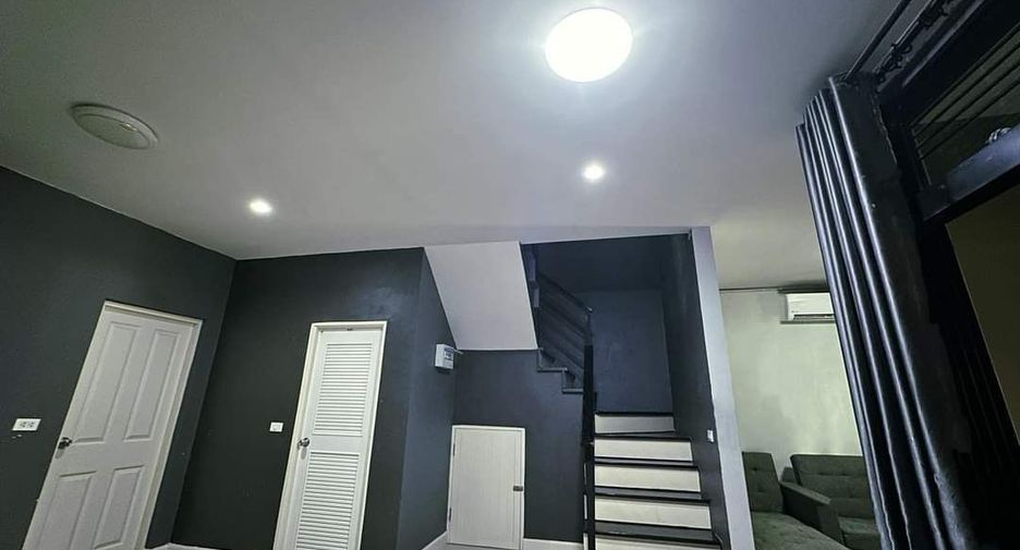 For rent 3 bedrooms townhouse in Phra Samut Chedi, Samut Prakan
