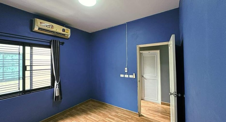 For rent 3 bedrooms townhouse in Phra Samut Chedi, Samut Prakan
