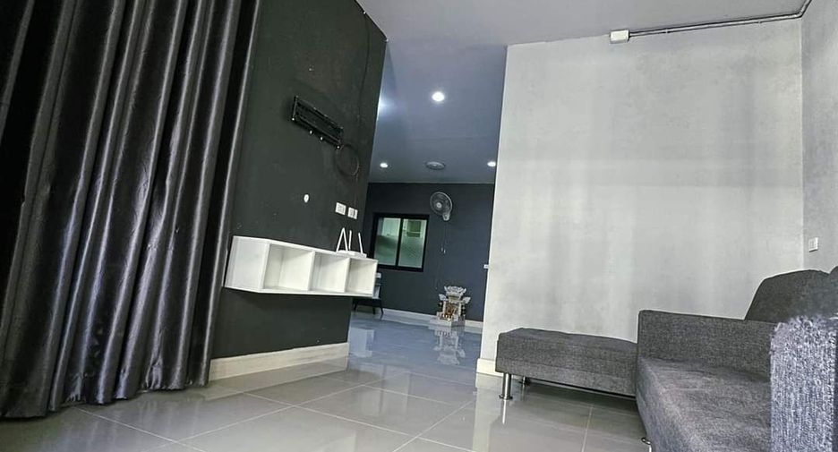 For rent 3 bedrooms townhouse in Phra Samut Chedi, Samut Prakan