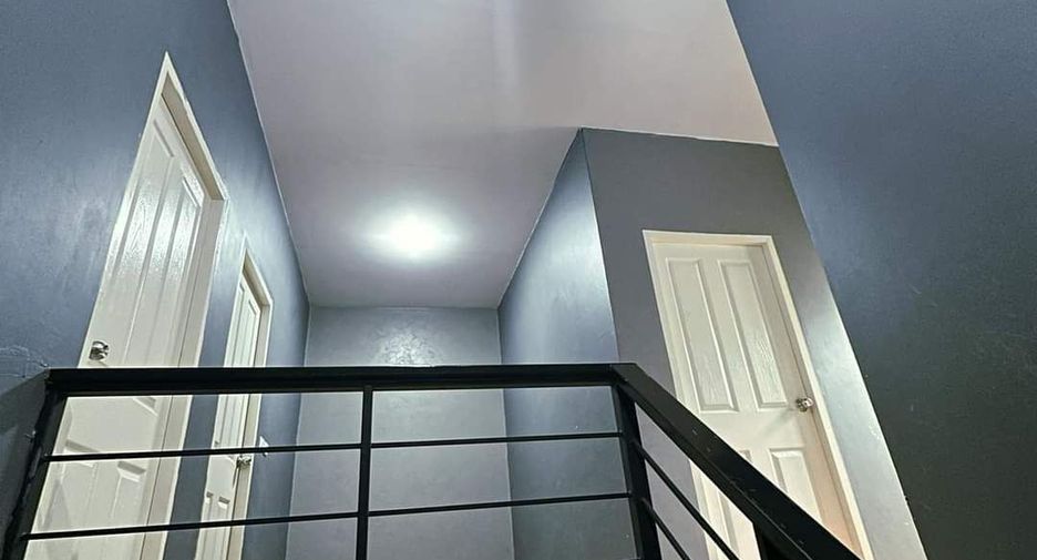 For rent 3 bedrooms townhouse in Phra Samut Chedi, Samut Prakan