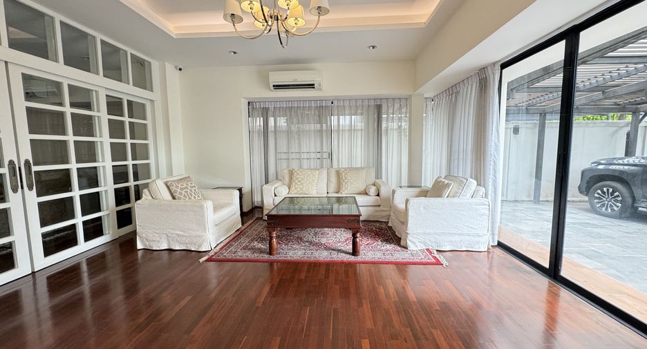For rent 5 bedrooms house in Khlong Toei, Bangkok