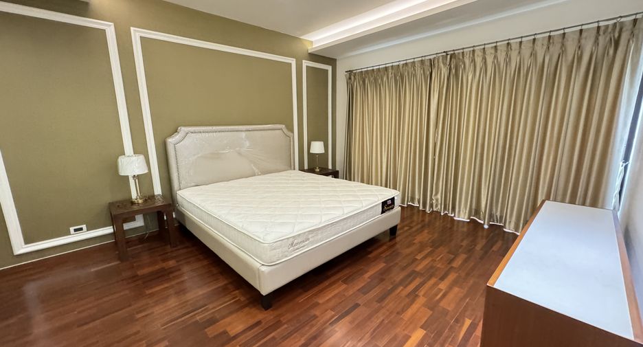 For rent 5 bedrooms house in Khlong Toei, Bangkok