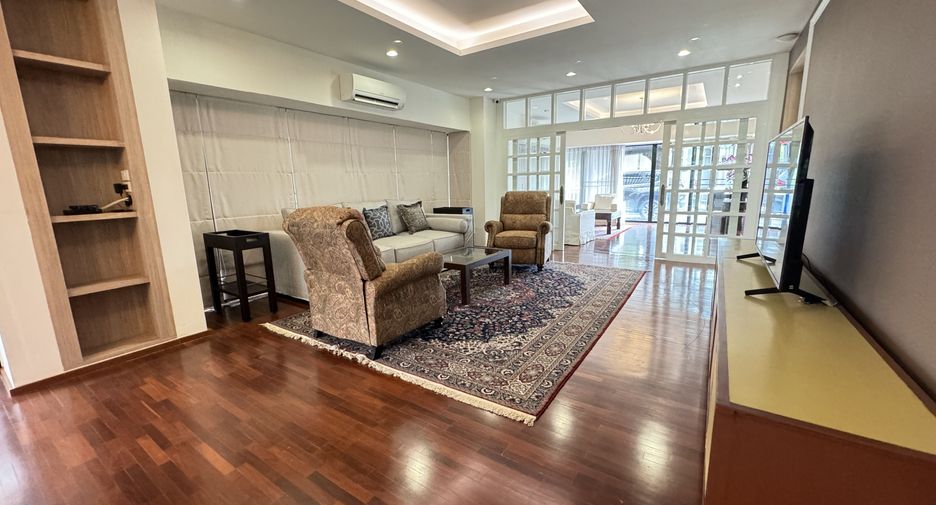 For rent 5 bedrooms house in Khlong Toei, Bangkok