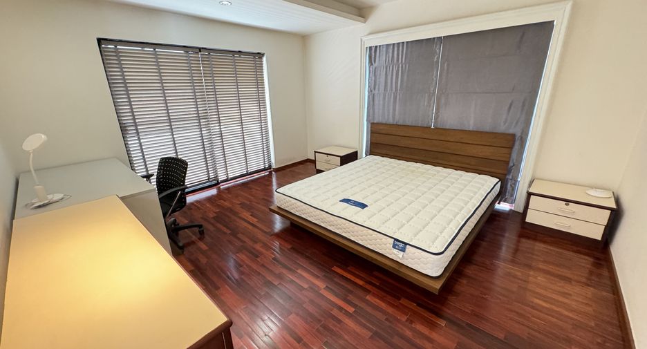 For rent 5 bedrooms house in Khlong Toei, Bangkok