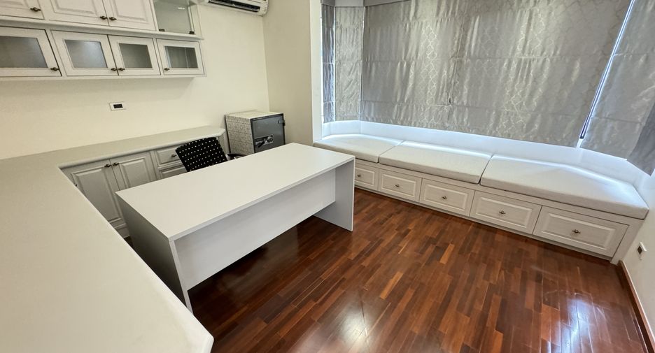 For rent 5 bedrooms house in Khlong Toei, Bangkok