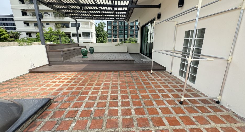 For rent 5 bedrooms house in Khlong Toei, Bangkok