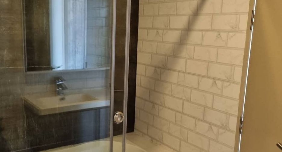 For rent 2 bedrooms condo in Wang Thonglang, Bangkok