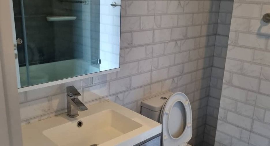 For rent 2 bedrooms condo in Wang Thonglang, Bangkok