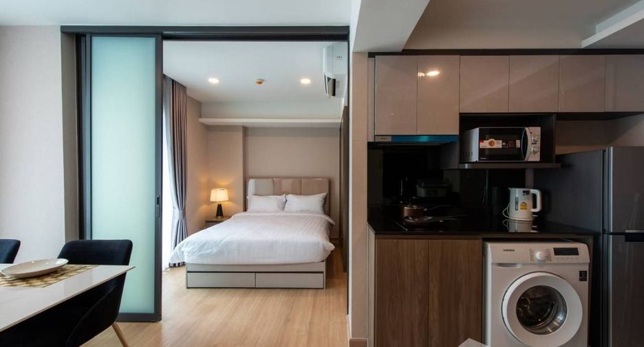 For rent 2 bedrooms condo in Huai Khwang, Bangkok