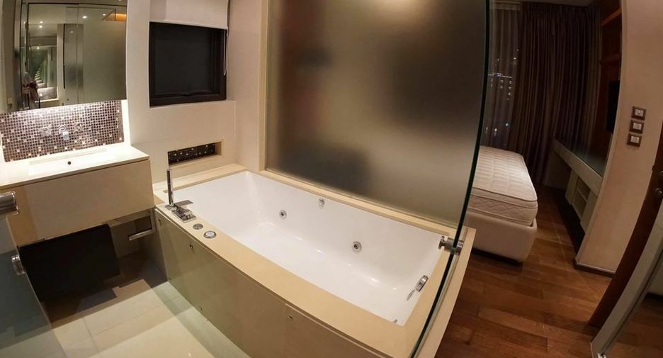 For rent 2 bedrooms condo in Khlong Toei, Bangkok