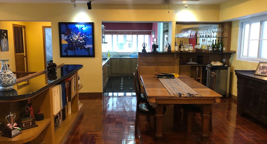 Wohnung zur Miete mit 3 Zimmer in Khlong Toei, Bangkok