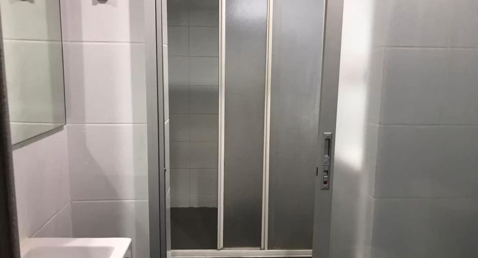 Condo en alquiler de 2 habitaciones en Huai Khwang, Bangkok