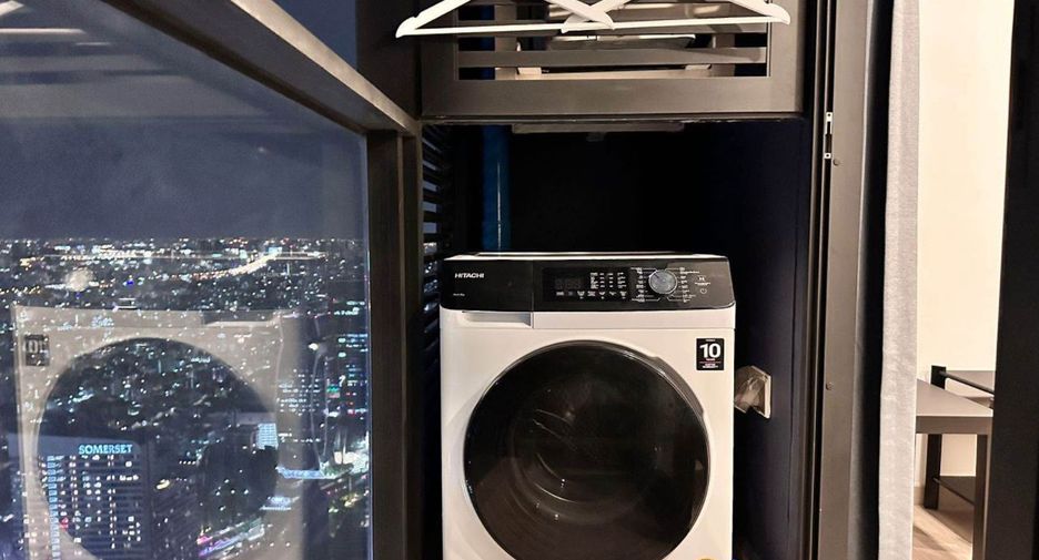 Condo en alquiler de 3 habitaciones en Huai Khwang, Bangkok