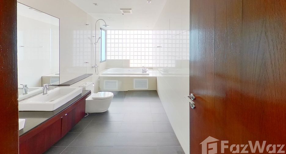For rent 3 bedrooms condo in Watthana, Bangkok