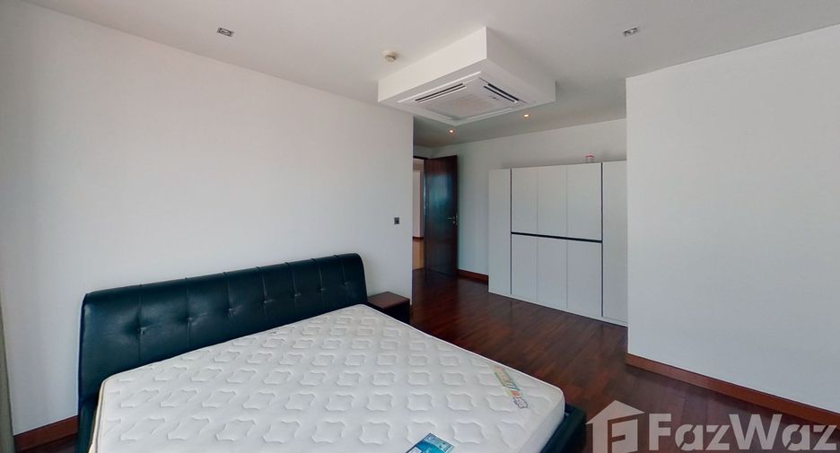 For rent 3 bedrooms condo in Watthana, Bangkok