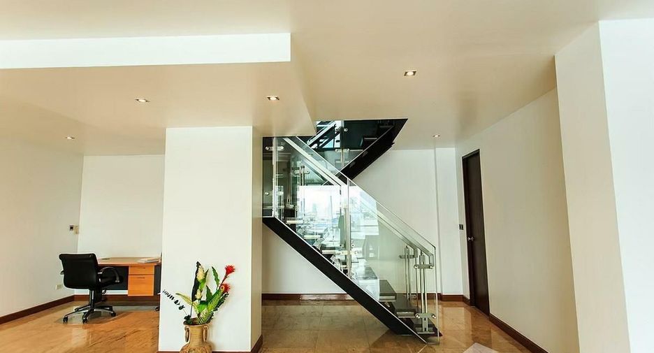 For rent 3 bedrooms condo in Watthana, Bangkok