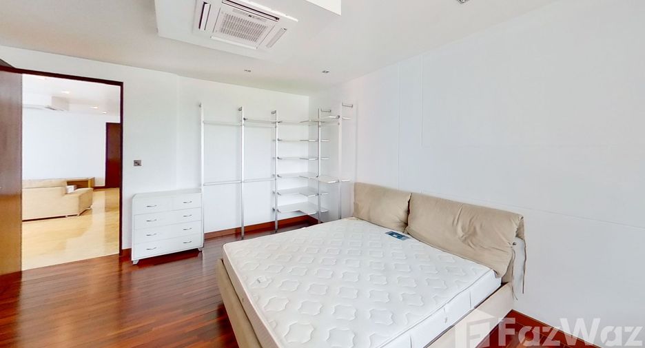 For rent 3 bedrooms condo in Watthana, Bangkok