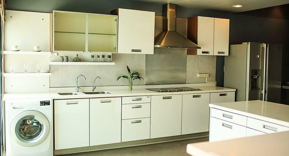 For rent 3 bedrooms condo in Watthana, Bangkok