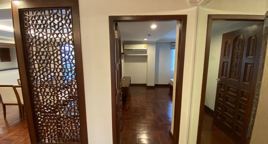 For rent 3 bedrooms condo in Pathum Wan, Bangkok