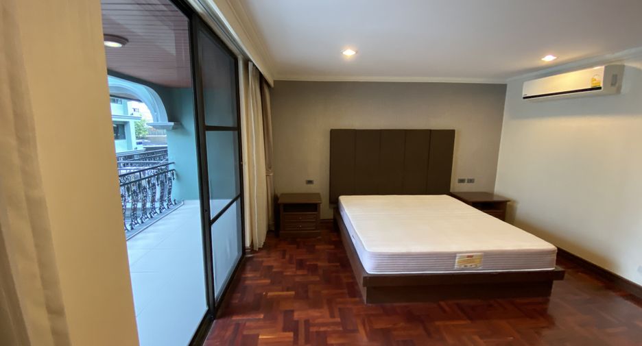 For rent 3 bedrooms condo in Pathum Wan, Bangkok