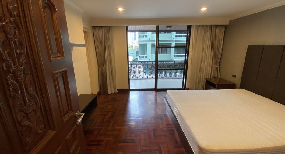 For rent 3 bedrooms condo in Pathum Wan, Bangkok