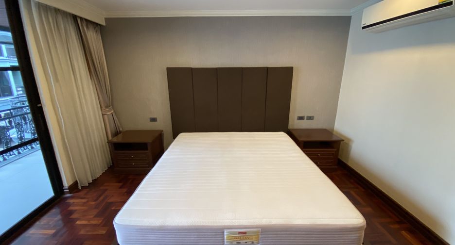 For rent 3 bedrooms condo in Pathum Wan, Bangkok