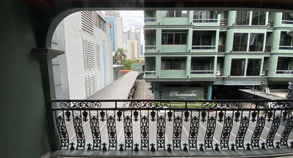 For rent 3 bedrooms condo in Pathum Wan, Bangkok