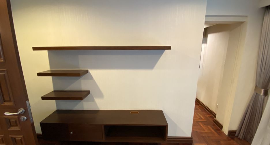 For rent 3 bedrooms condo in Pathum Wan, Bangkok