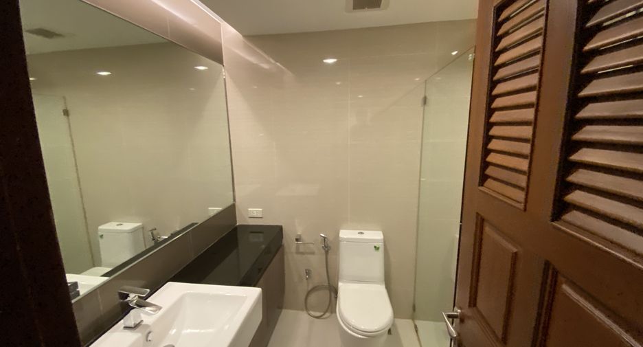 For rent 3 bedrooms condo in Pathum Wan, Bangkok