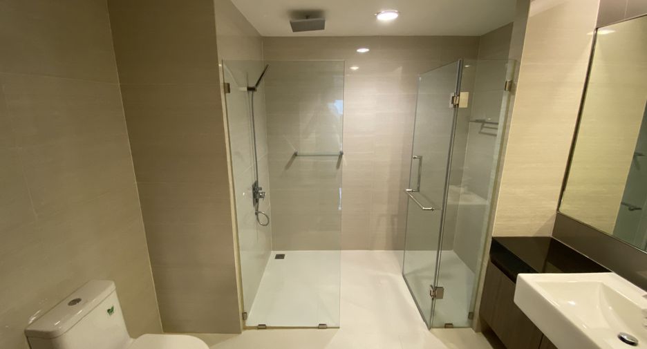 For rent 3 bedrooms condo in Pathum Wan, Bangkok