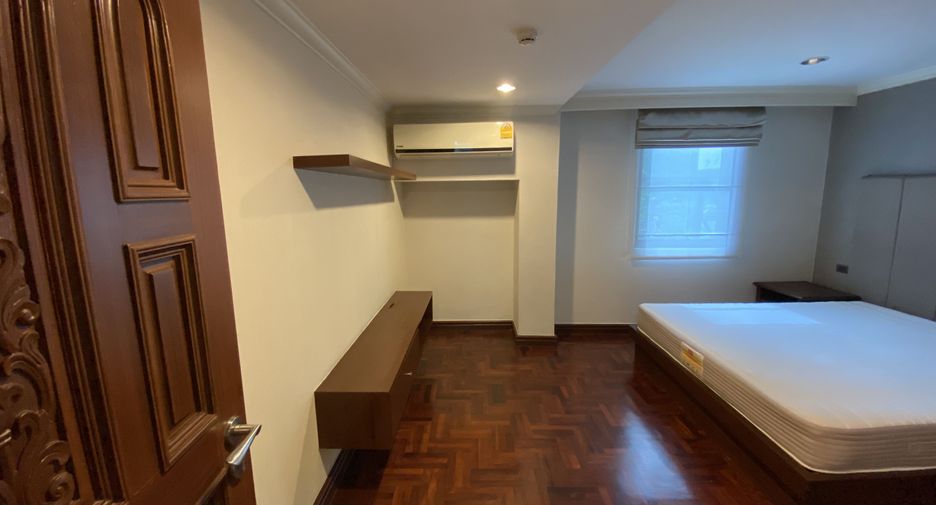For rent 3 bedrooms condo in Pathum Wan, Bangkok