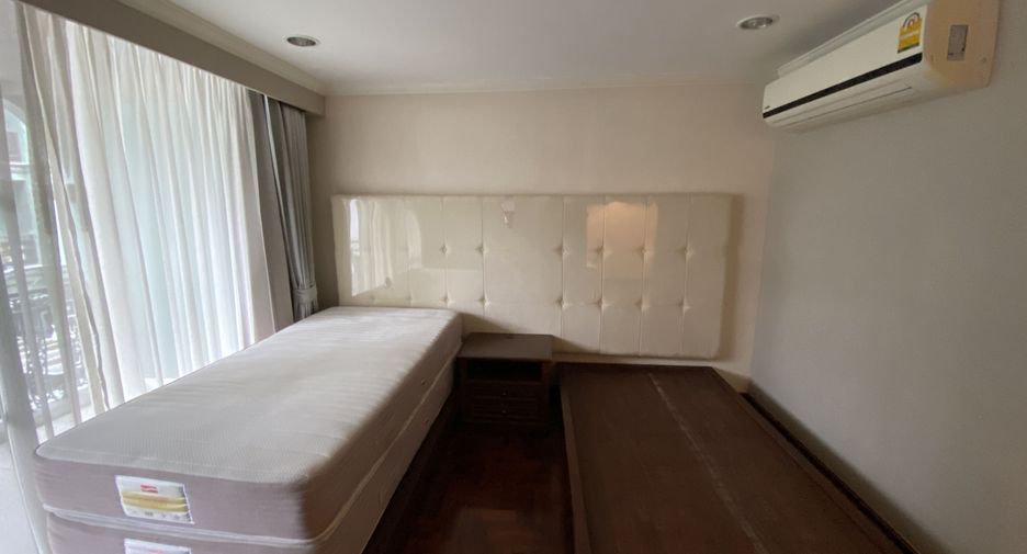 For rent 3 bedrooms condo in Pathum Wan, Bangkok