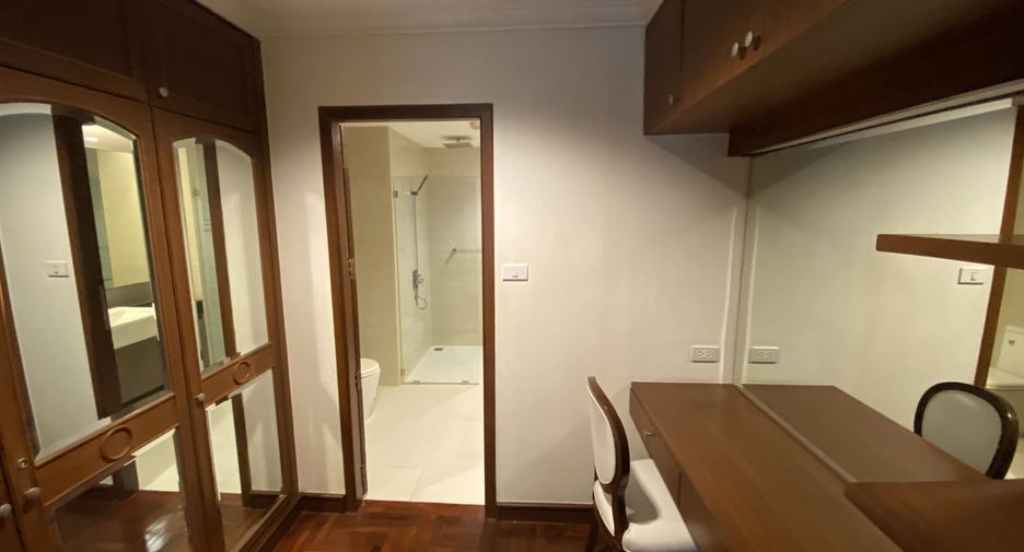 For rent 3 bedrooms condo in Pathum Wan, Bangkok