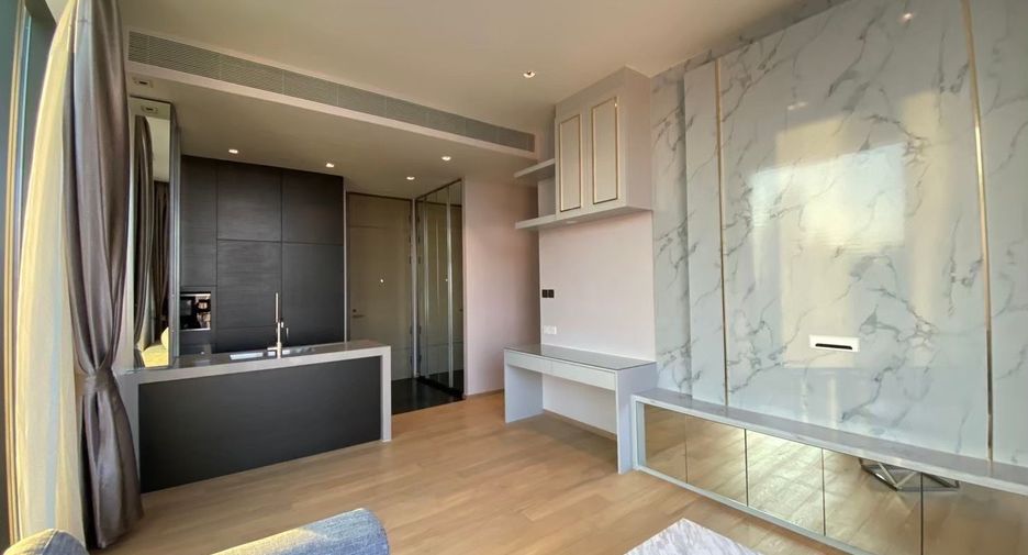 For rent 2 bedrooms condo in Pathum Wan, Bangkok
