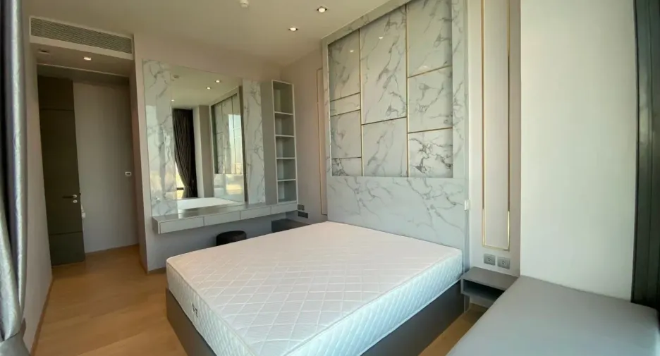 For rent 2 bedrooms condo in Pathum Wan, Bangkok