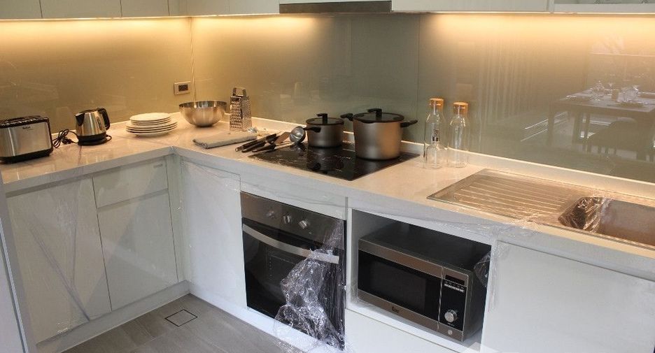 For rent 2 bedrooms condo in Khlong Toei, Bangkok
