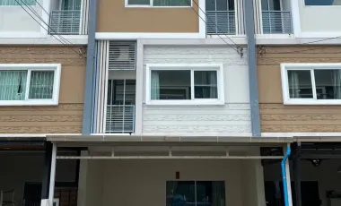 For rent 3 bedrooms townhouse in Suan Luang, Bangkok