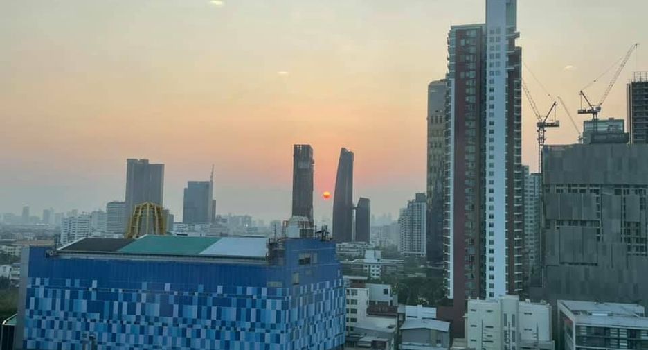 For rent 2 bedrooms condo in Khlong Toei, Bangkok