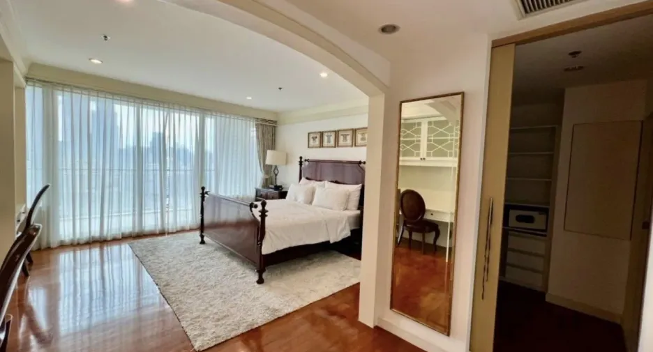 Condo en alquiler de 4 habitaciones en Khlong Toei, Bangkok