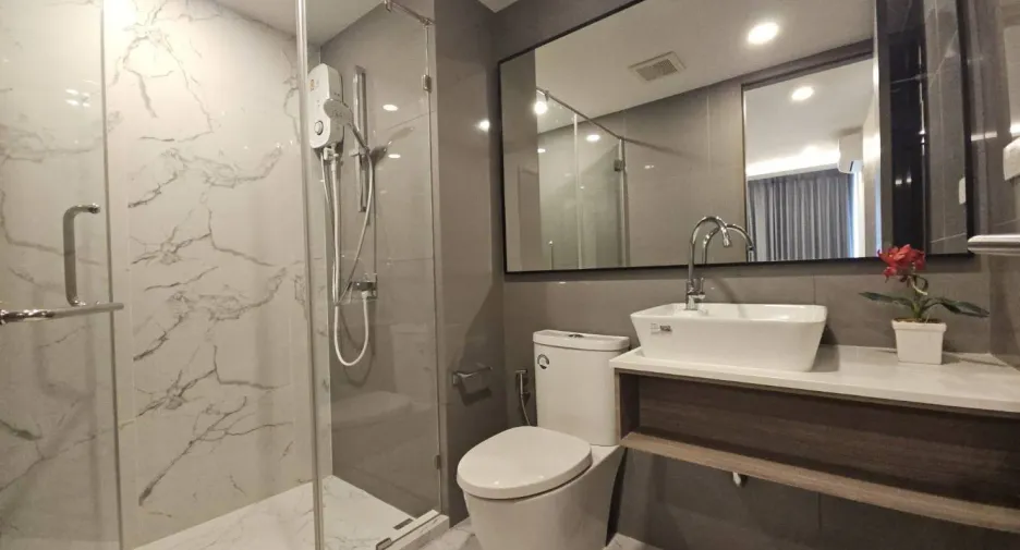 For rent 2 bedrooms condo in Phra Khanong, Bangkok