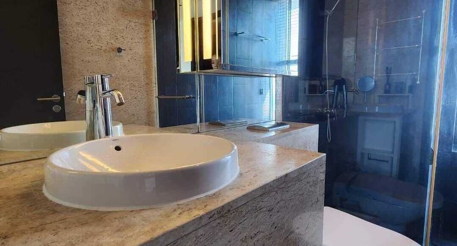 For rent 2 bedrooms condo in Yan Nawa, Bangkok