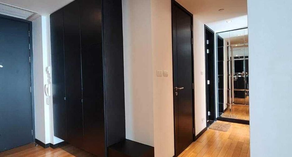 For rent 2 bedrooms condo in Yan Nawa, Bangkok